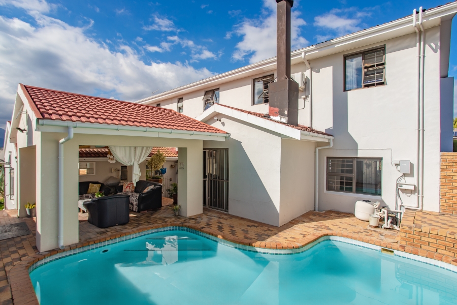 7 Bedroom Property for Sale in Uitsig Western Cape